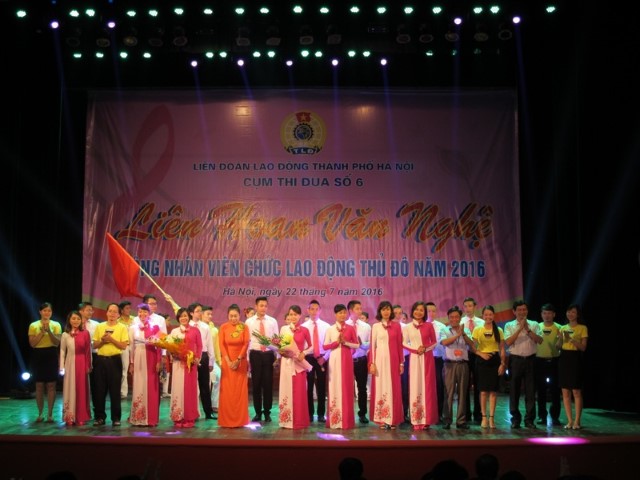 Đội văn nghệ Công ty Nước sạch Hà Nội đại diện Công đoàn ngành Xây dựng tham gia “Liên hoan văn nghệ trong CNVCLĐ Thủ đô năm 2016 của Cụm thi đua số 6”