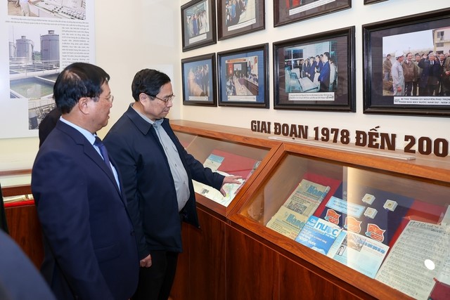 Thủ tướng Chính phủ Phạm Minh Chính đến thăm và chúc Tết các cán bộ, công nhân viên tại Công ty Nước sạch Hà Nội