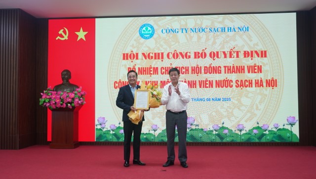 Công bố Quyết định chức danh Chủ tịch Hội đồng Thành viên Công ty Nước sạch Hà Nội