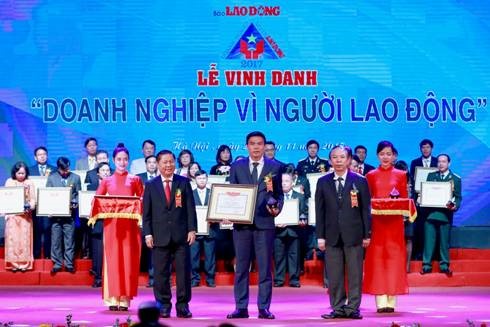 Công ty Nước sạch Hà Nội được vinh danh “Doanh nghiệp vì người lao động năm 2017”