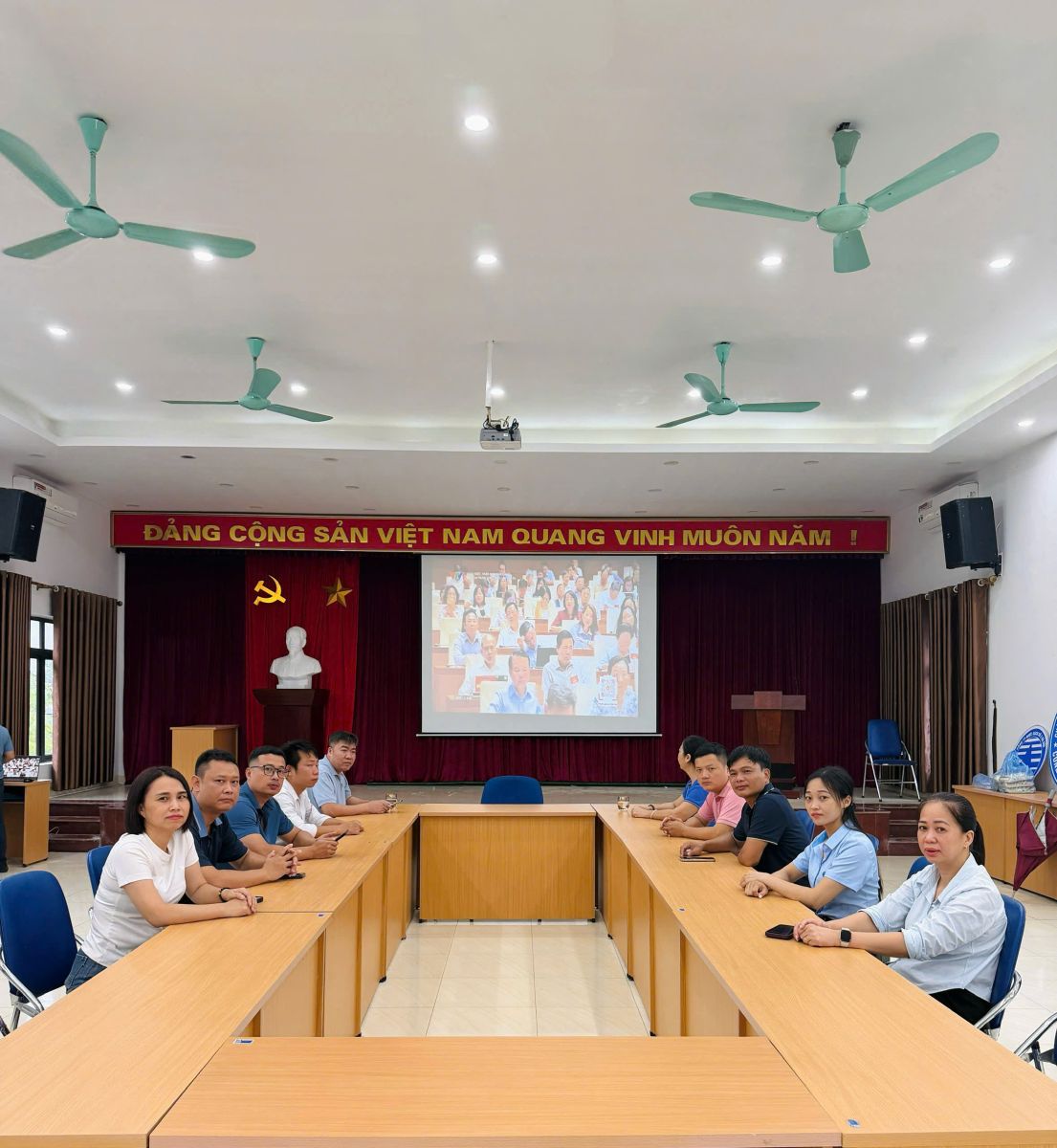 Đảng bộ Công ty Nước sạch Hà Nội tổ chức học trực tuyến Hội nghị toàn quốc nghiên cứu, học tập, quán triệt và triển khai thực hiện Nghị quyết Hội nghị lần thứ ba Ban chấp hành Trung Ương Đảng khóa XIV